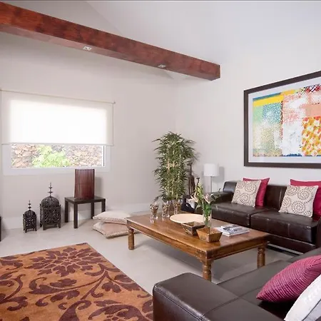 Puerto Del Carmen Sleeps 9 With Pool And Air Con * Puerto del Carmen (Lanzarote)