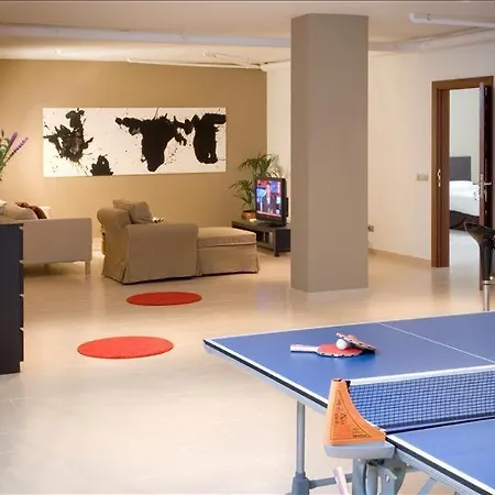 Puerto Del Carmen Sleeps 9 With Pool And Air Con *