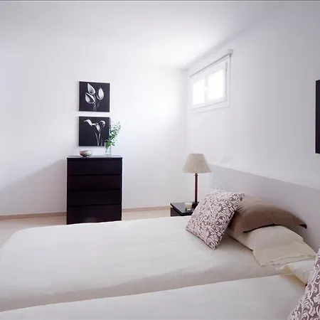 Villa Puerto Del Carmen Sleeps 9 With Pool And Air Con